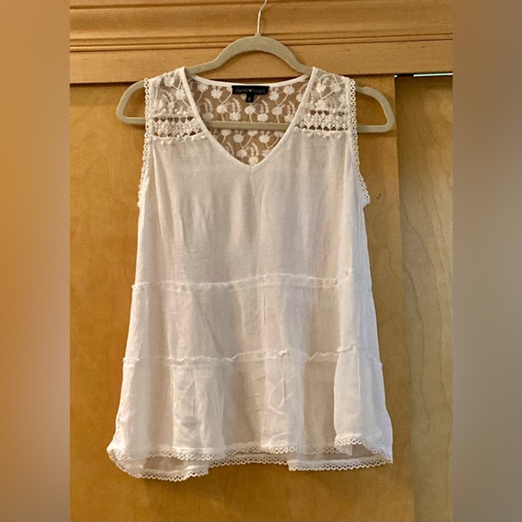 Breezy, beautiful sleeveless top. Size Large - Picture 1 of 4